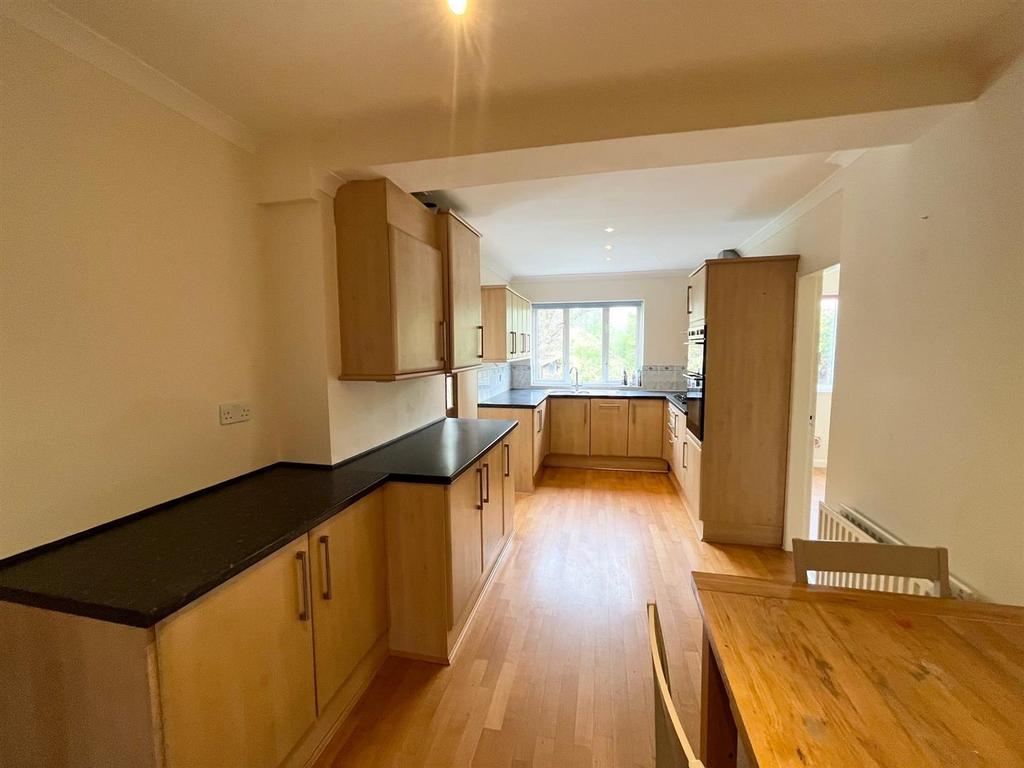 Stanton Road, Shirley, Solihull 3 bed house £1,295 pcm (£299 pw)