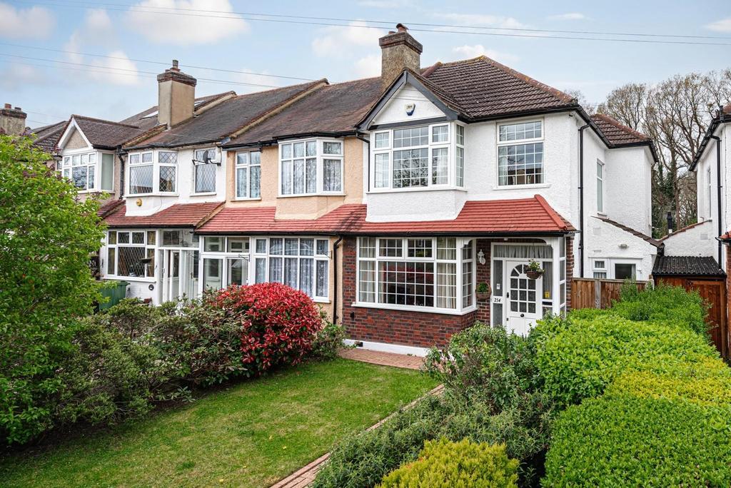 Stoneleigh Avenue, Worcester Park 3 bed end of terrace house for sale