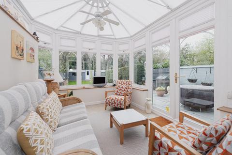 234 Stoneleigh Avenue, Worcester Park, KT4 8YB