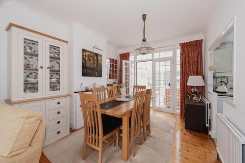 234 Stoneleigh Avenue, Worcester Park, KT4 8YB
