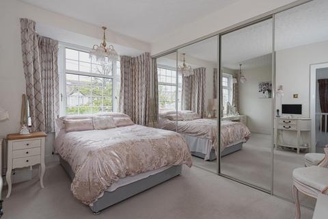 234 Stoneleigh Avenue, Worcester Park, KT4 8YB