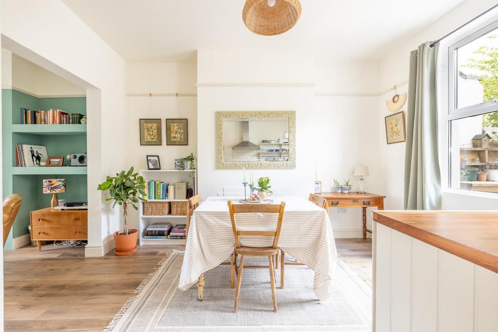 Lyndale Road, St 2 bed terraced house for sale £425,000