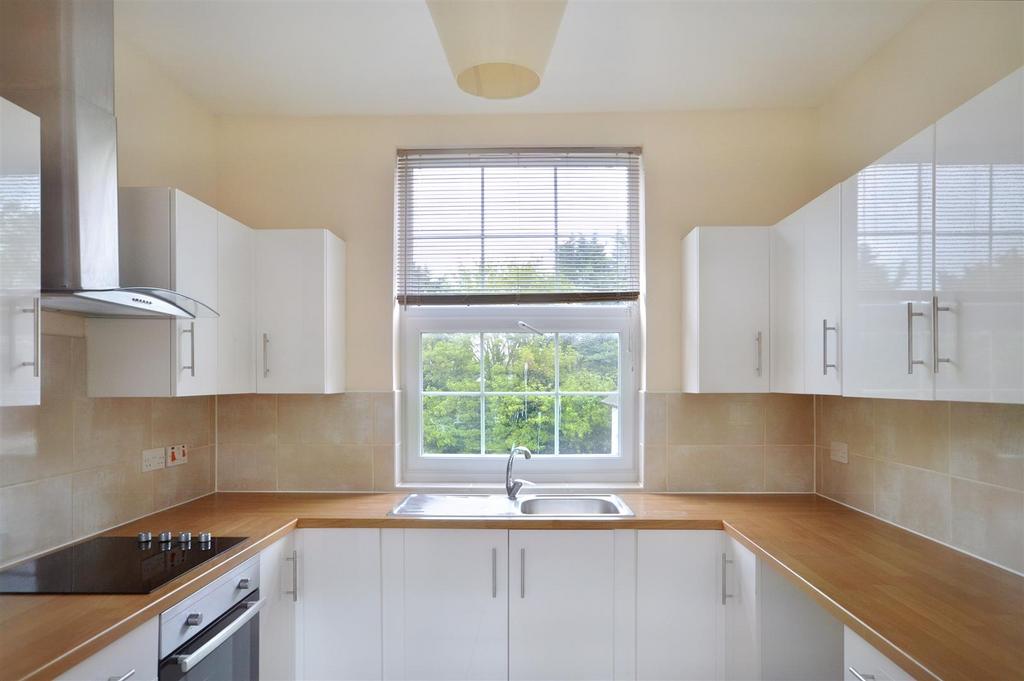 St Avenue, Northampton 2 bed apartment £875 pcm (£202 pw)