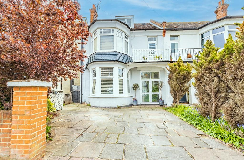 Ailsa Road, WestcliffOnSea 5 bed semidetached house for sale £675,000