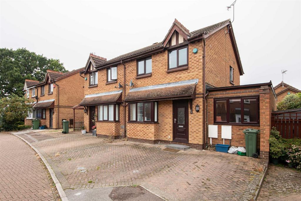 Aintree Close, Bletchley, Milton Keynes 4 bed semidetached house £