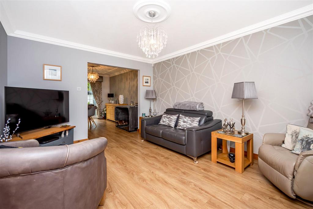 40 Clover Way, Blairhall, KY12 9JY 4 bed detached house £260,000