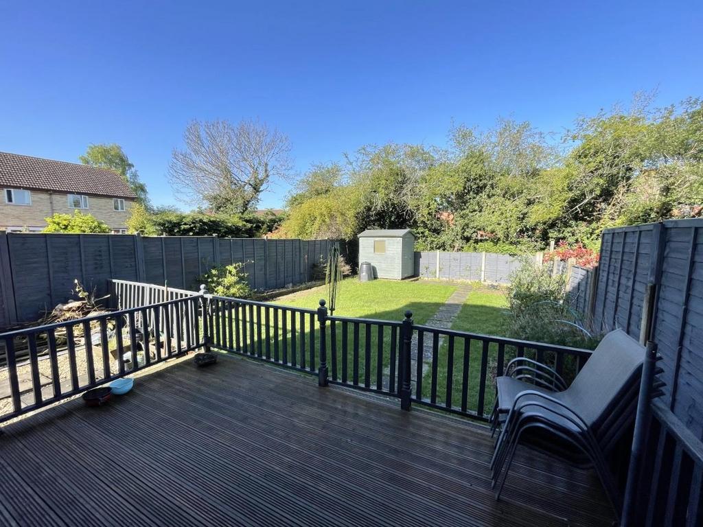 Foxglove Close, Abbeymead, Gloucester 3 bed semidetached house for