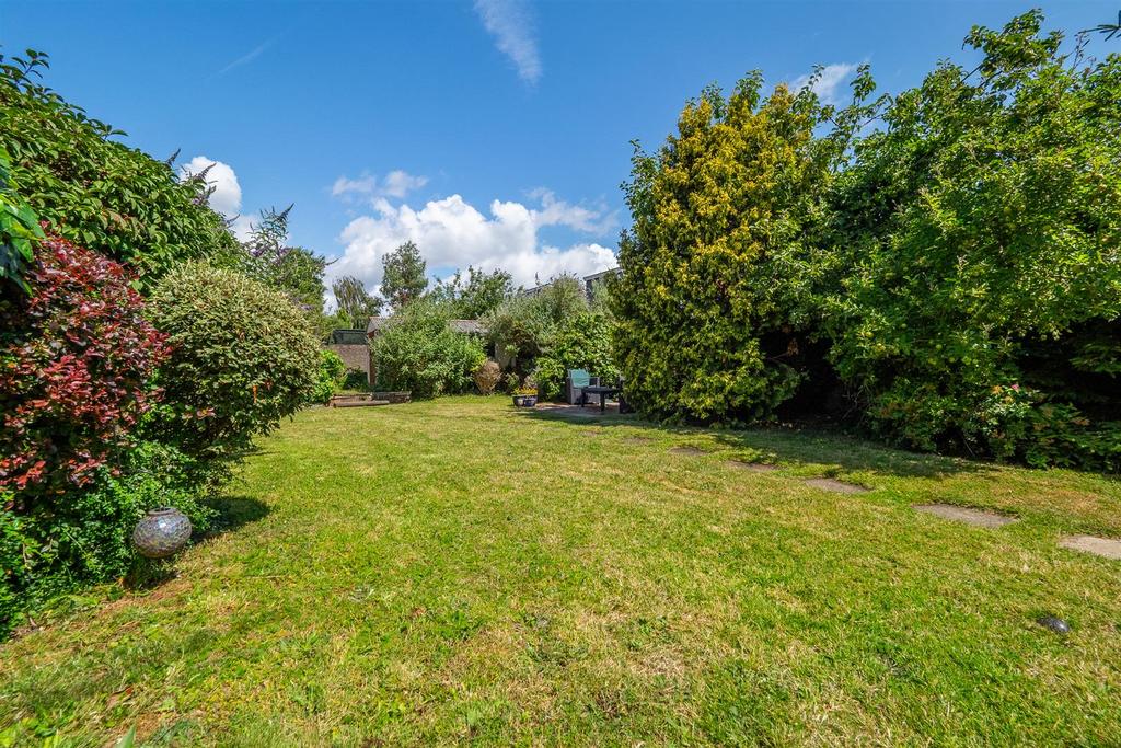 Milton Close, Sutton 3 bed semidetached house for sale £600,000