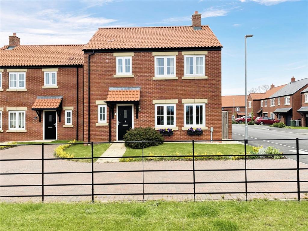 Strawberry Fields, SuttonOnTrent, Newark 3 bed detached house for