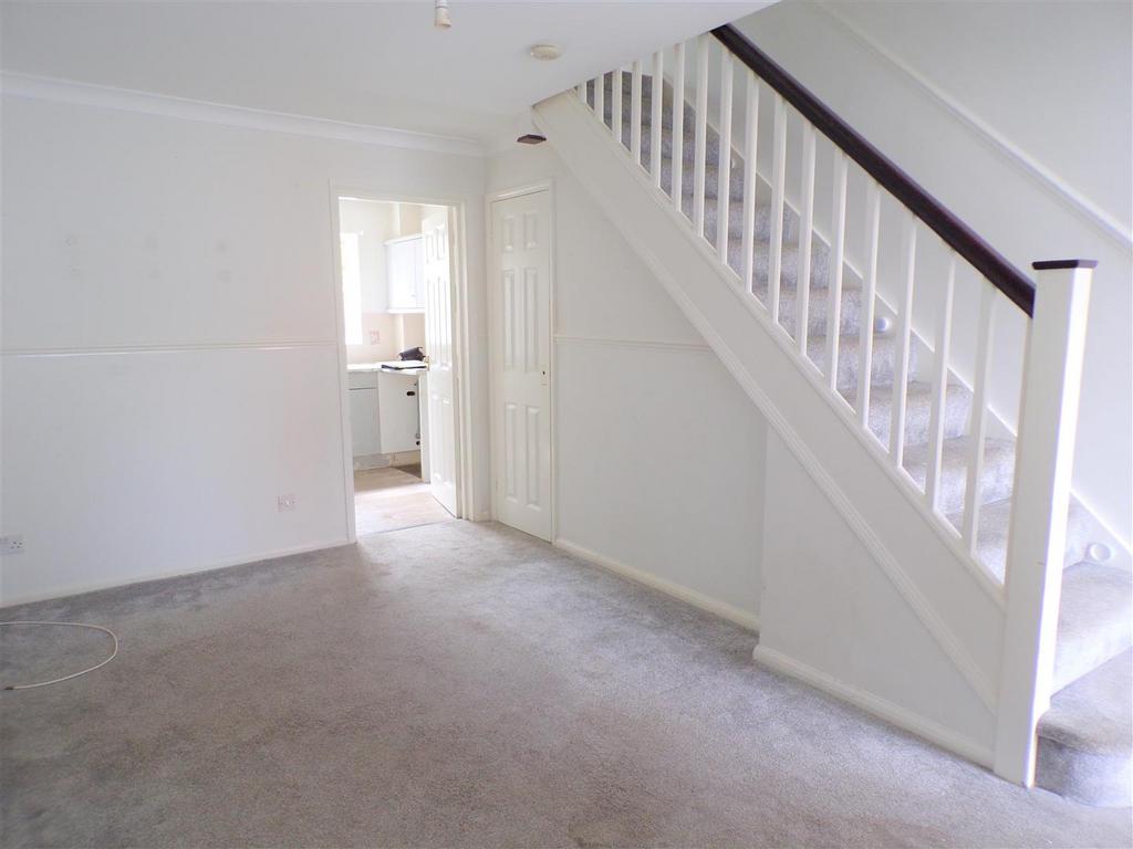Hagley Park Gardens, Rugeley 2 bed end of terrace house £145,000