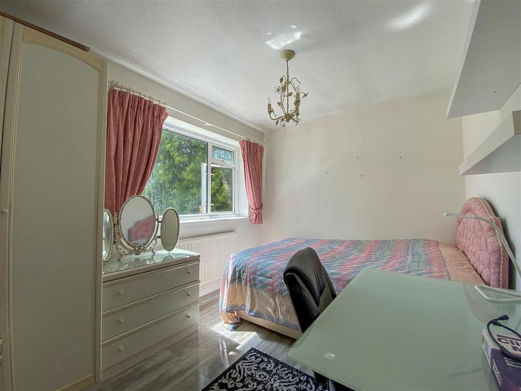 Bed 4.jpg