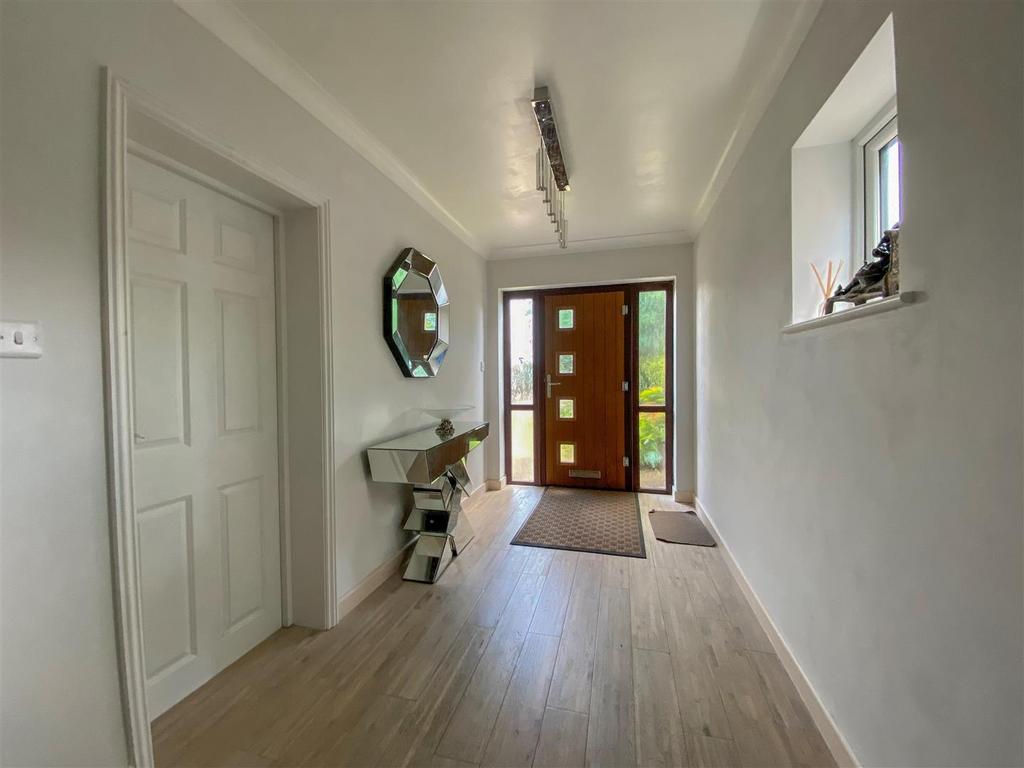 Entrance hall.jpg