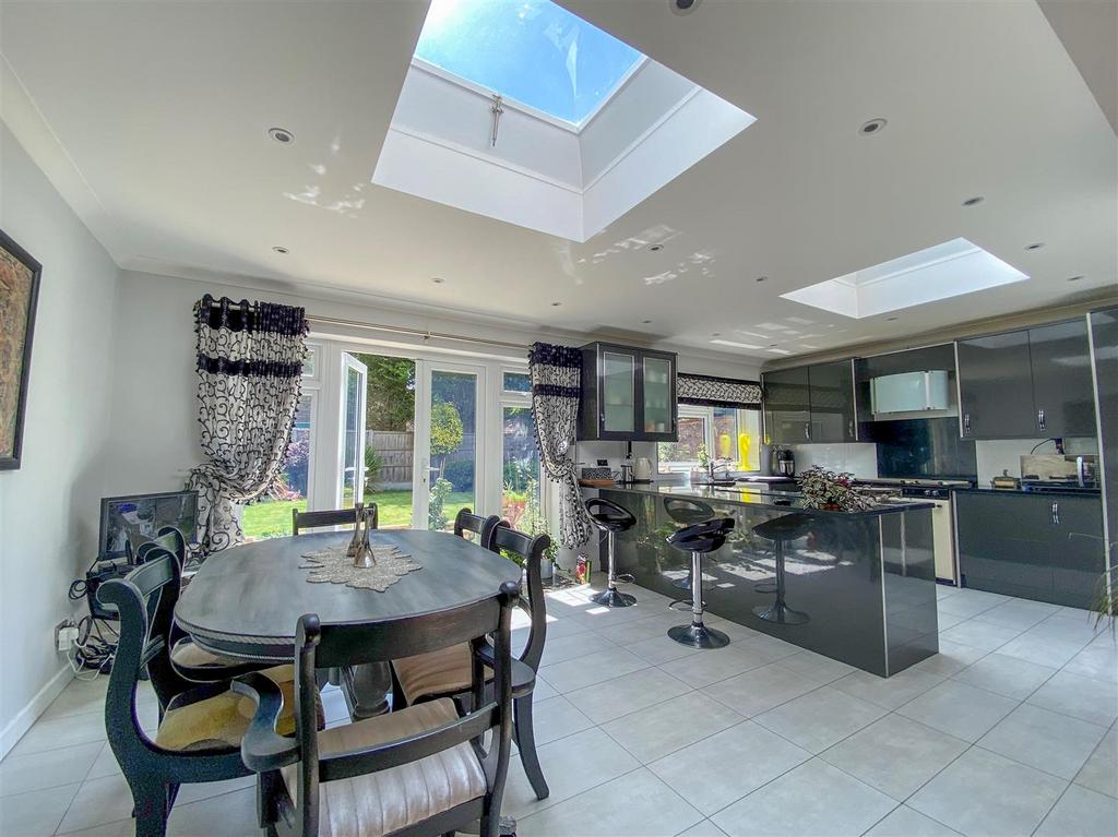 Kitchen 3.jpg