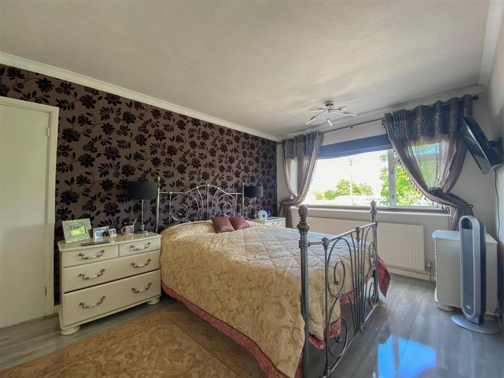Bed 1.jpg