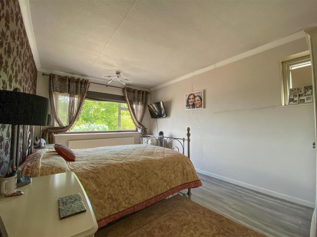 Bed 1 image 2.jpg