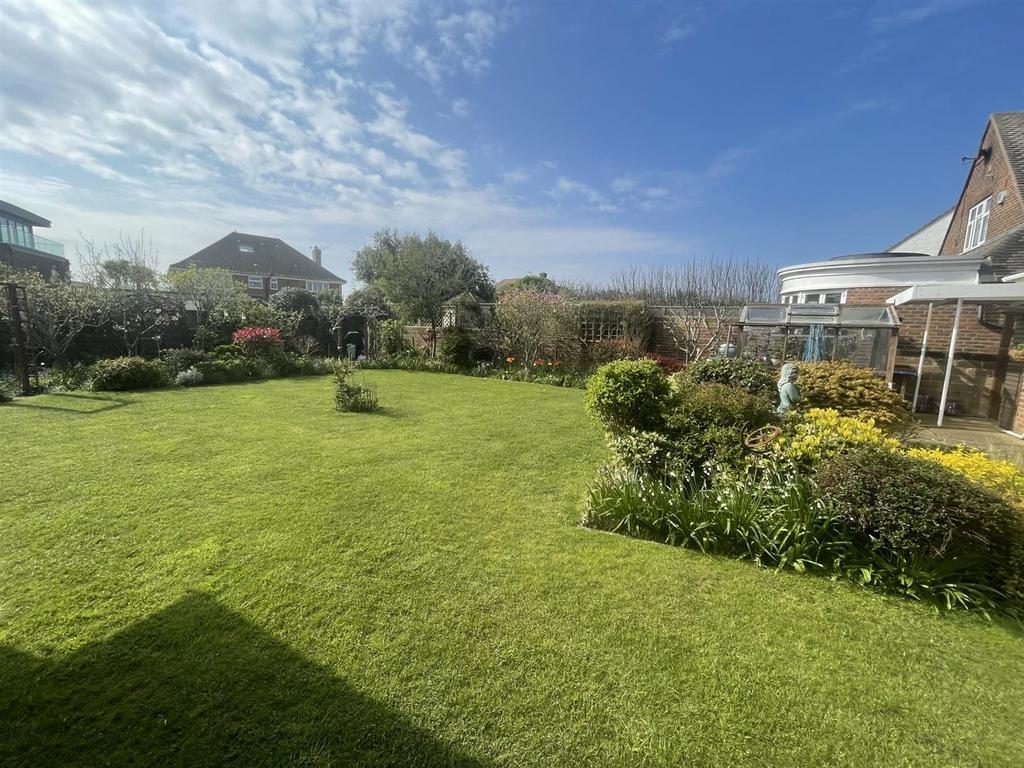 Smugglers Walk, GoringbySea 3 bed detached house for sale £700,000