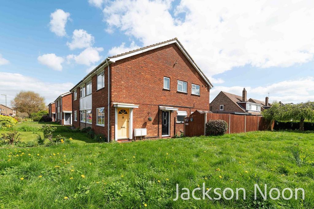 Larkspur Way, West Ewell, KT19 2 bed ground floor for sale