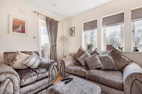 2 bedroom apartment for sale, Station Approach, East Horsley