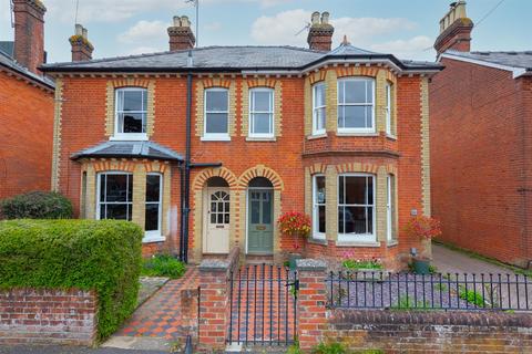 35 Beaconsfield Road, Basingstoke, RG21 3DQ