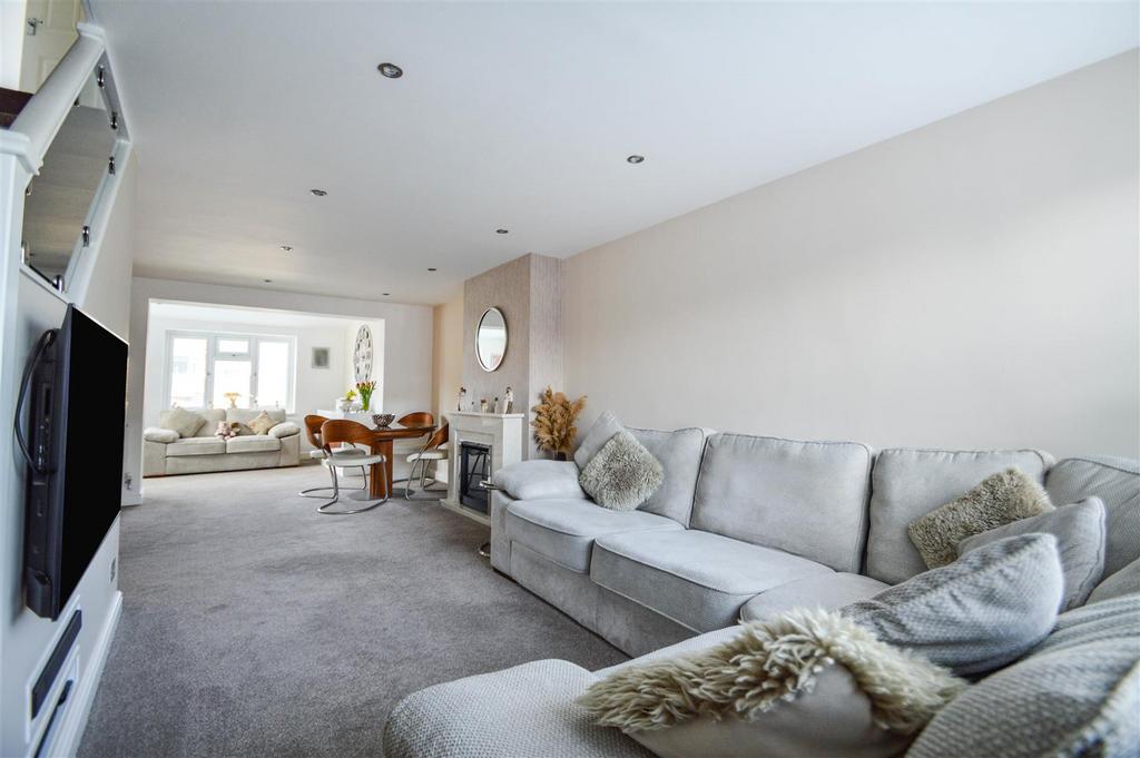Open Plan Lounge / Dining / Kitchen