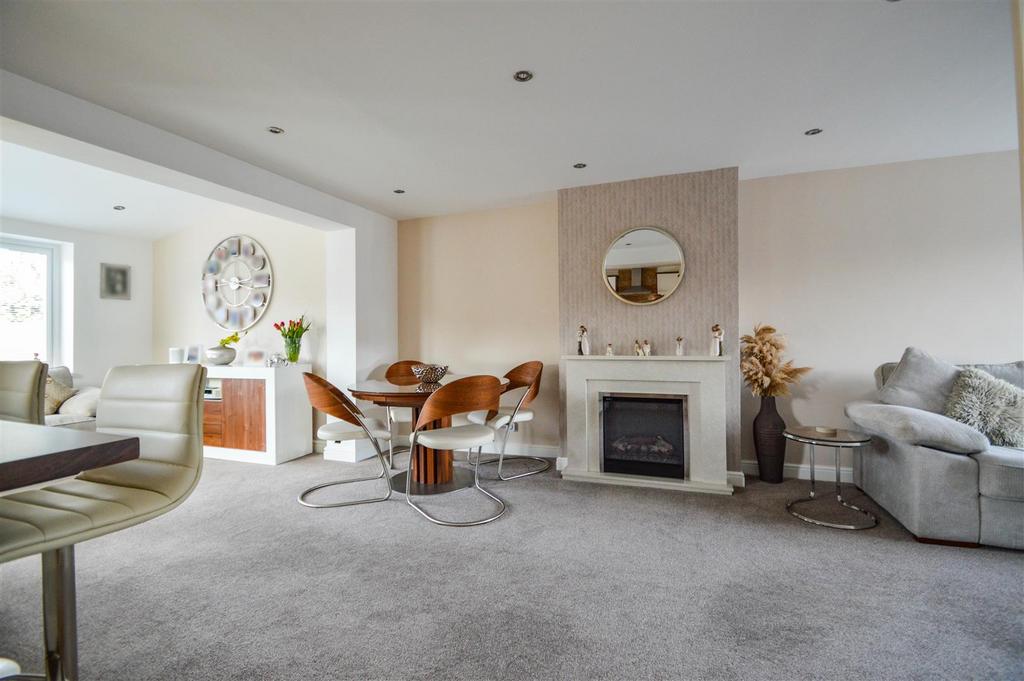 Open Plan Lounge / Dining / Kitchen
