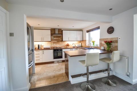 21 Dalesway, Kirk Ella, Hull, HU10 7NE