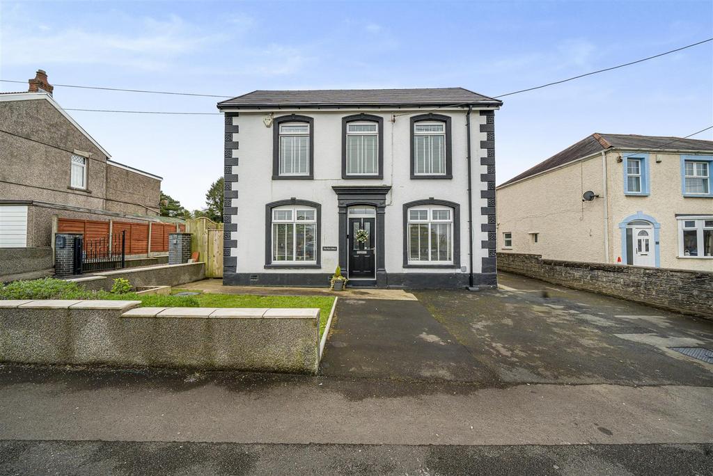 Gorseinon Road, Penllergaer, Swansea 4 bed detached house for sale £