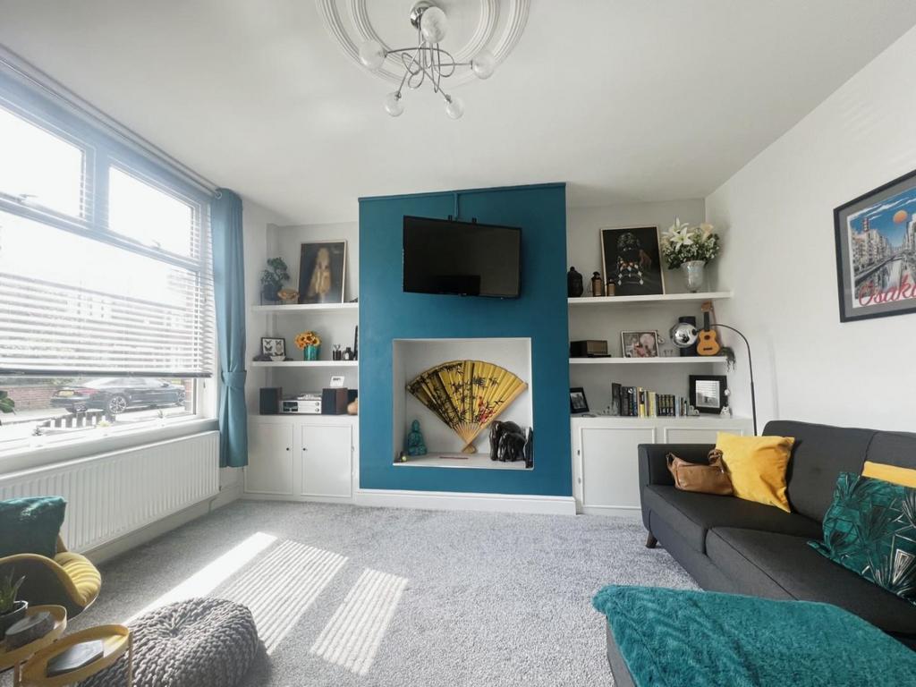 Lightburne Avenue, Leigh 2 bed house £850 pcm (£196 pw)