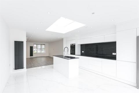 4 bedroom house to rent - Manor Farm Drive, Chingford, E4