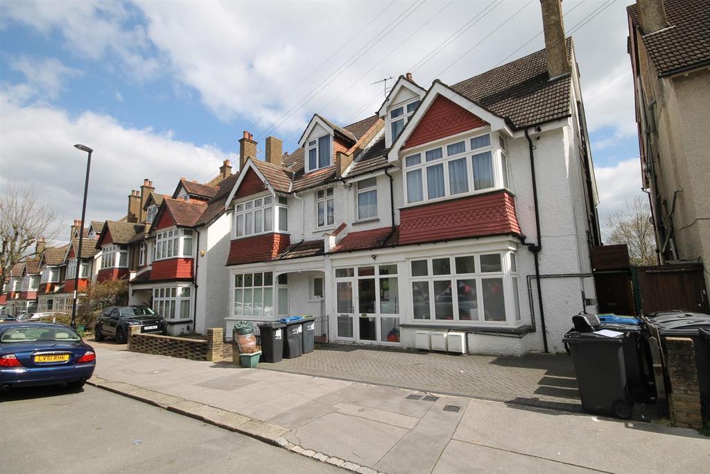 Blenheim Park Road, South Croydon 2 bed flat £1,700 pcm (£392 pw)