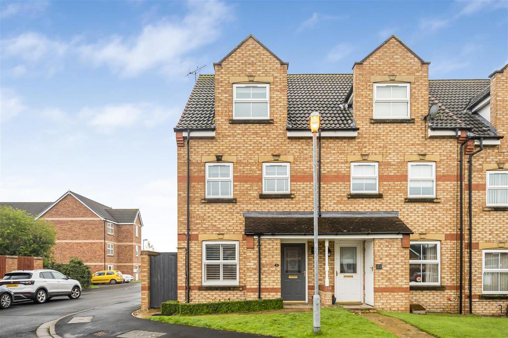 9 Mortimer Walk, Driffield, YO25 5PN 3 bed end of terrace house for