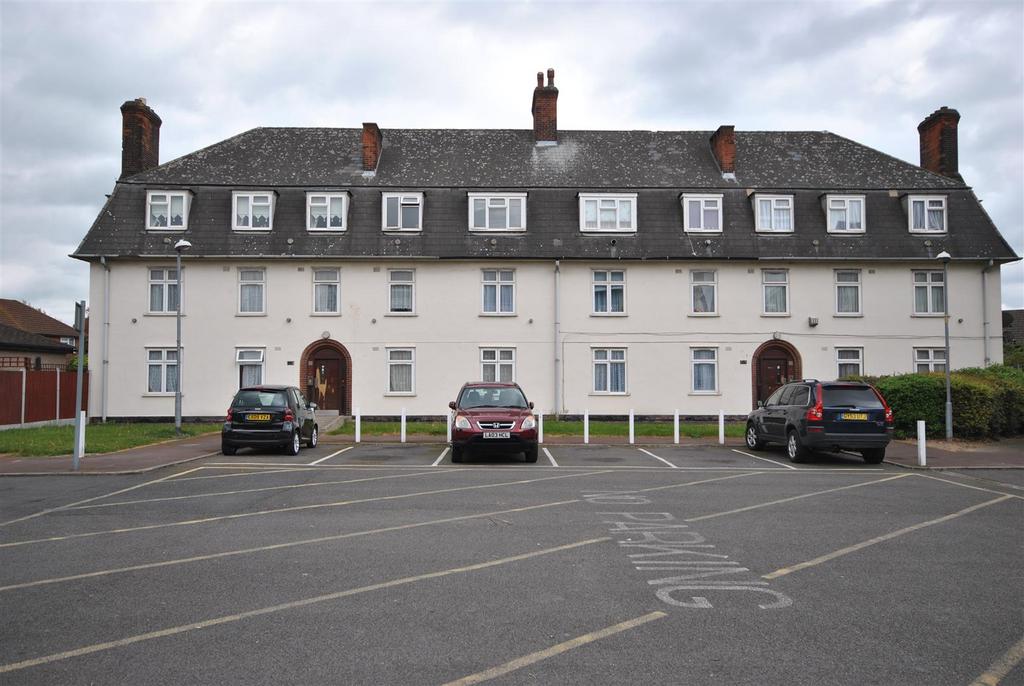Moore Crescent, Dagenham 1 bed apartment £1,000 pcm (£231 pw)