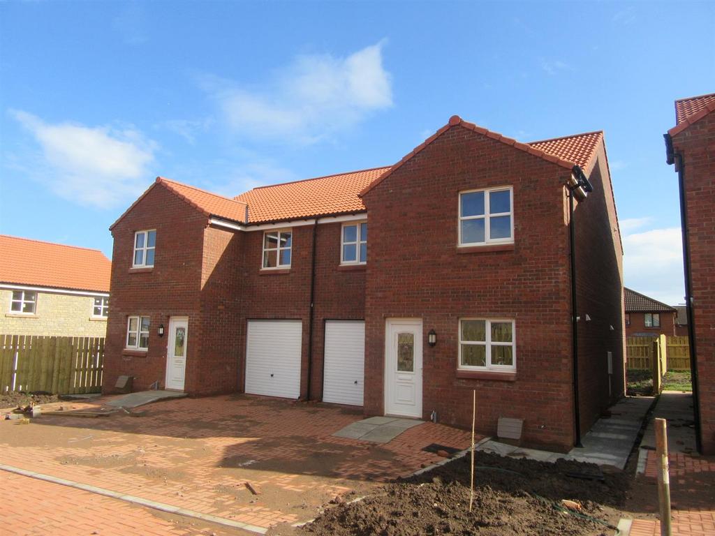 Copper Beech Court, BerwickUponTweed 3 bed semidetached house £850