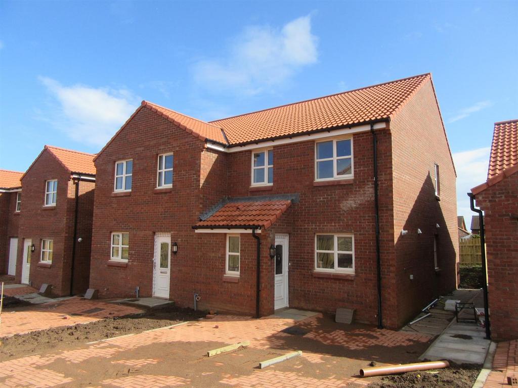 Copper Beech Court, BerwickUponTweed 3 bed semidetached house £780