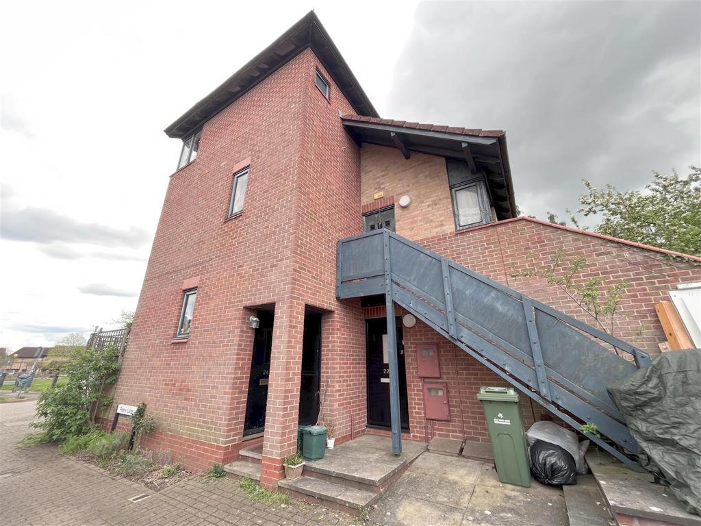 Peers Lane, Shenley Church End... 1 bed £950 pcm (£219 pw)