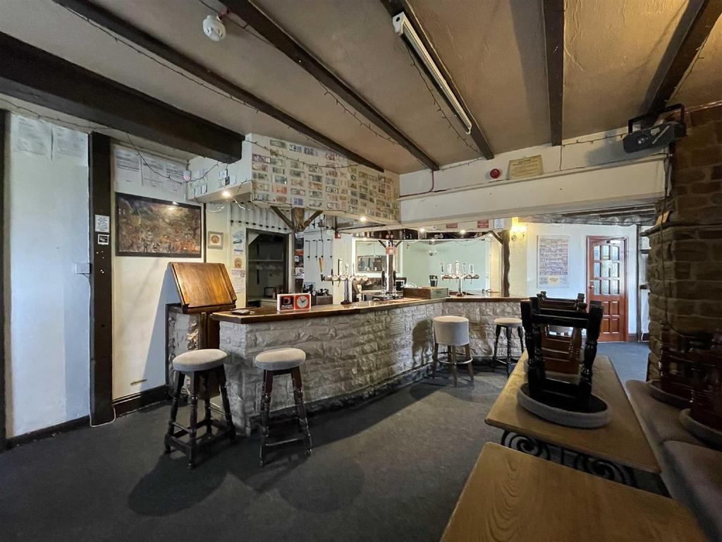High Street, New Whittington... Pub £1,500 pcm (£346 pw)