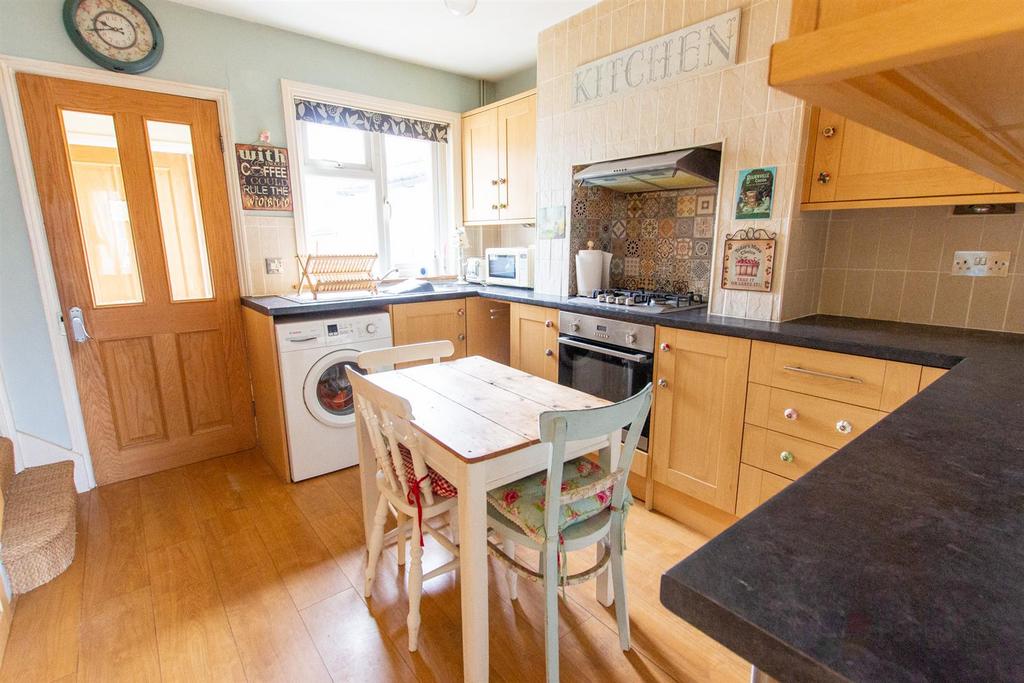 Kitchen 1.jpg