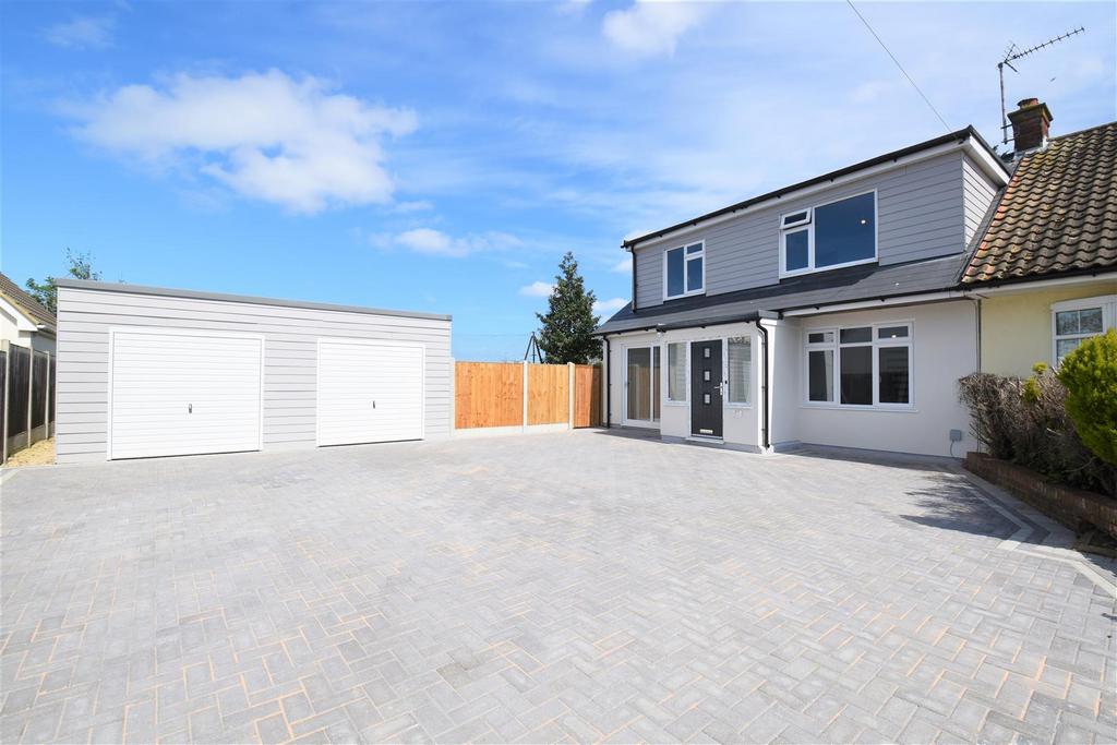 Rochford 4 bed chalet £480,000