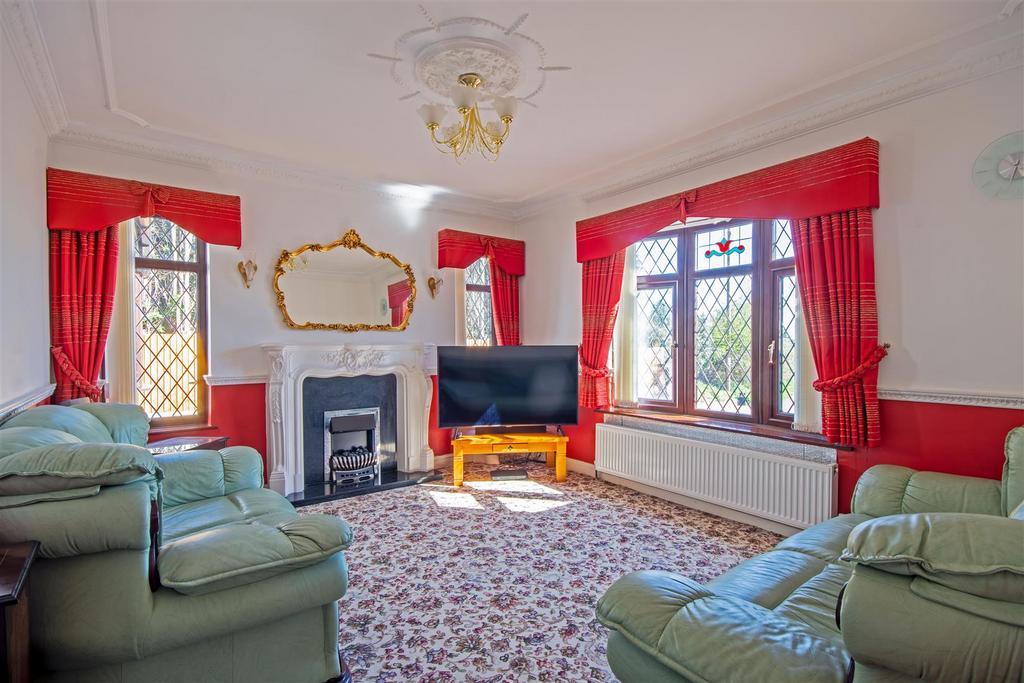 Wiggins Hill Road, Wishaw, Sutton Coldfield 3 bed detached bungalow for