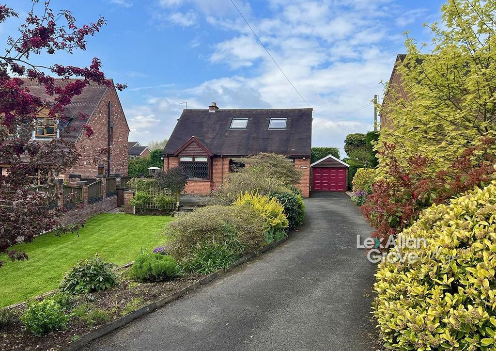 Bromsgrove Road, Clent, Stourbridge 3 bed detached bungalow £545,000