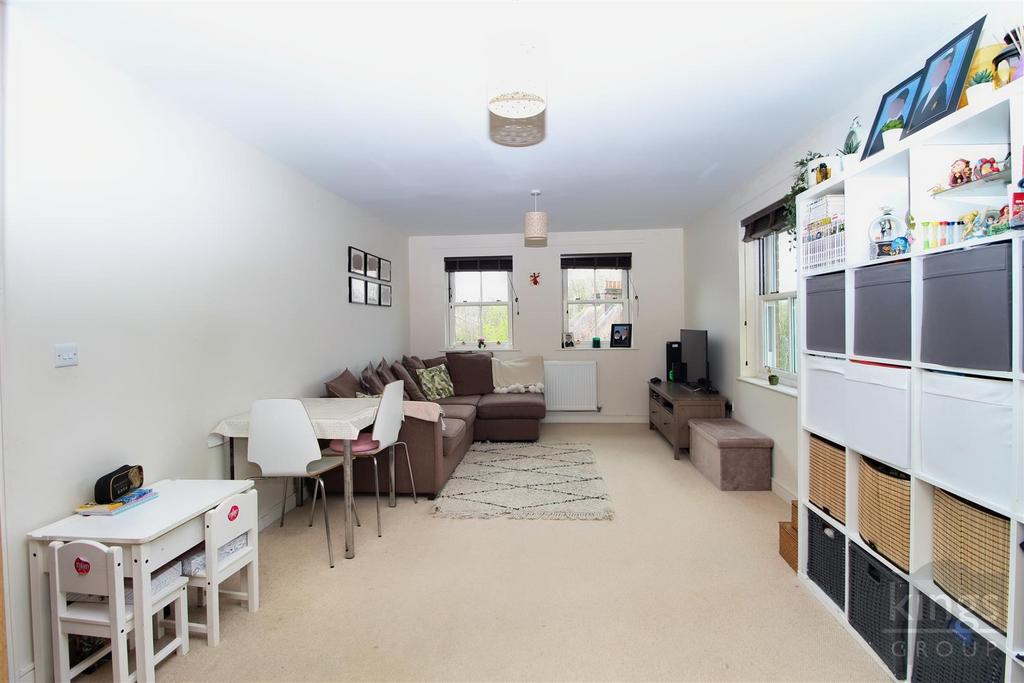 North Road, Florence Court, Hertford 2 bed flat £305,000