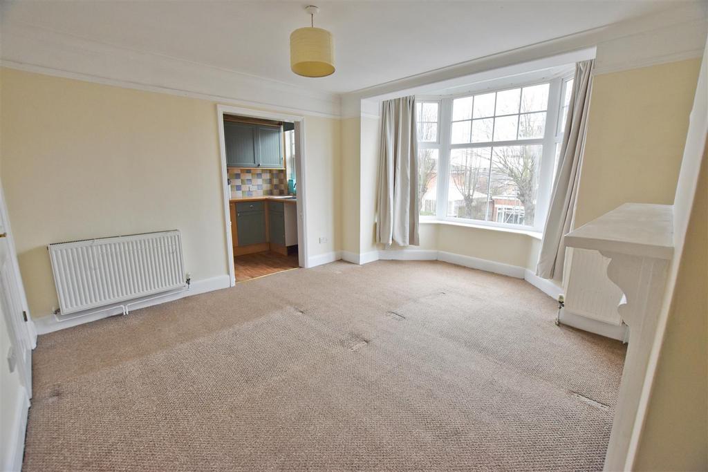 Vicarage Road, Cromer 2 bed apartment to rent £775 pcm (£179 pw)