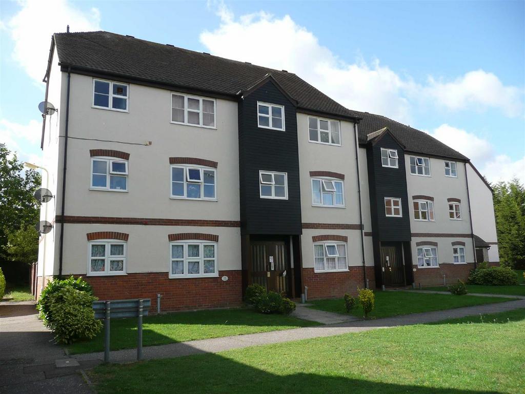 Thornborough Avenue, South Woodham... 2 bed apartment £850 pcm (£196 pw)