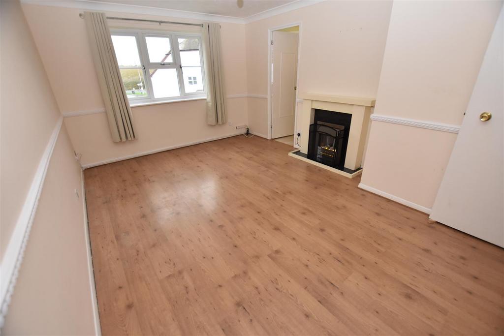 Thornborough Avenue, South Woodham... 2 bed apartment £850 pcm (£196 pw)