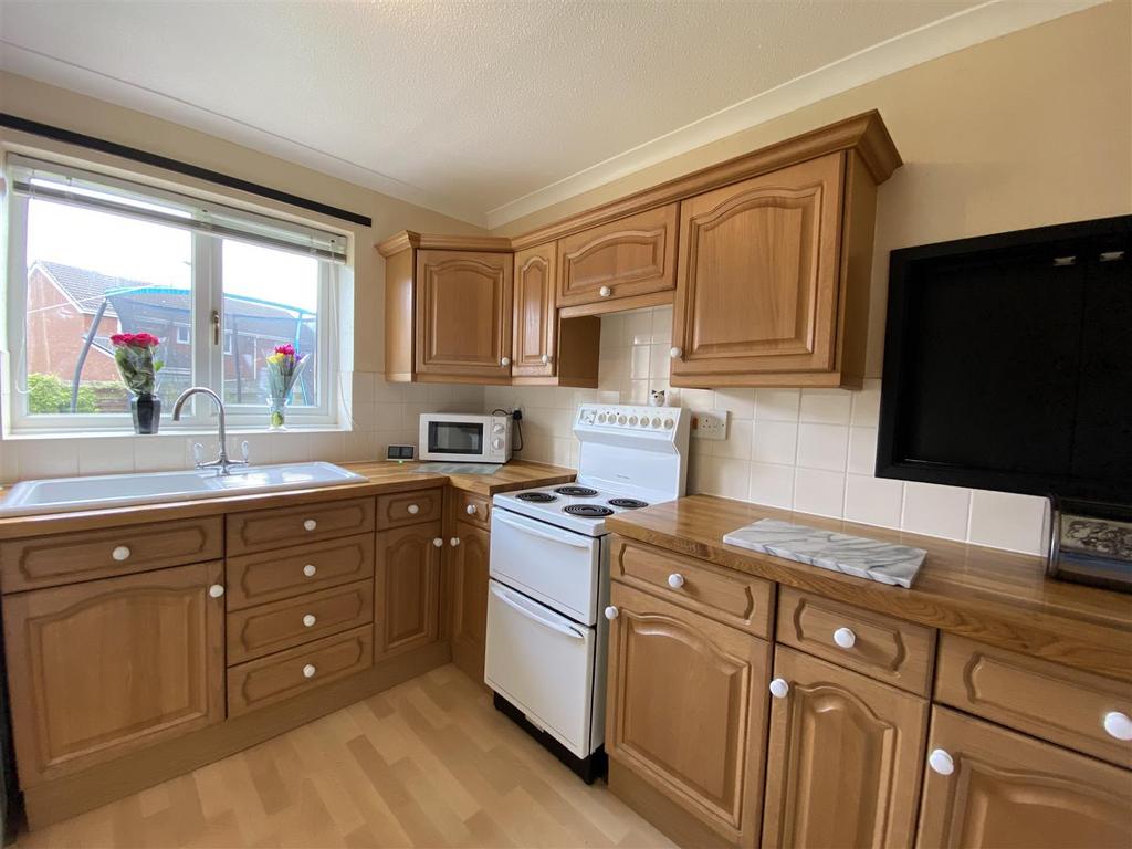 Carlton Close, Ouston, Chester Le Street 3 bed detached house £800
