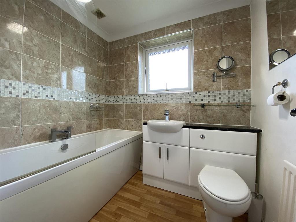 Carlton Close, Ouston, Chester Le Street 3 bed detached house £800