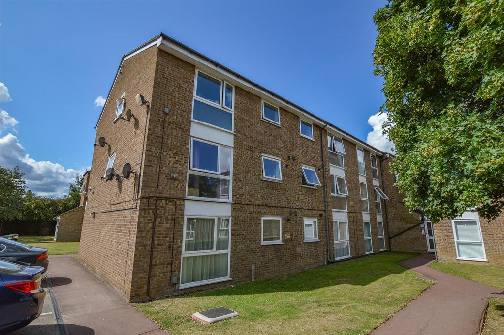 Wyedale, London Colney 2 bed flat £1,150 pcm (£265 pw)