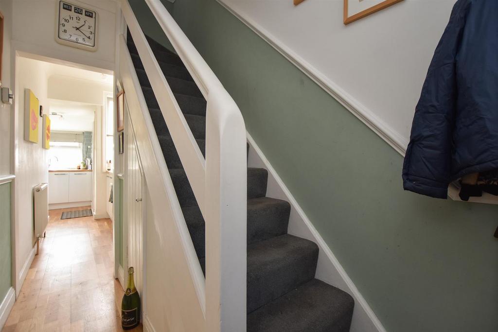 Entrance hall/kitchen