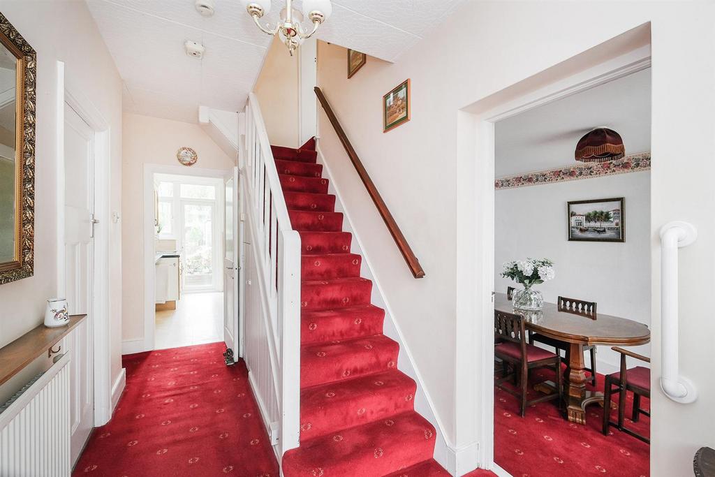 Woodside Gardens, London 4 bed end of terrace house for sale £700,000