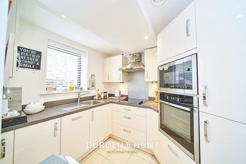 1 bedroom apartment for sale, Poets Place, Loughton, IG10